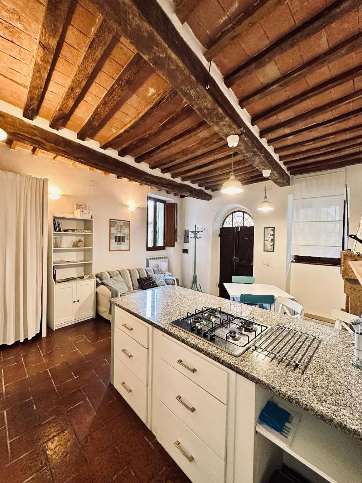 Santa Monaca Medieval Apartment *
